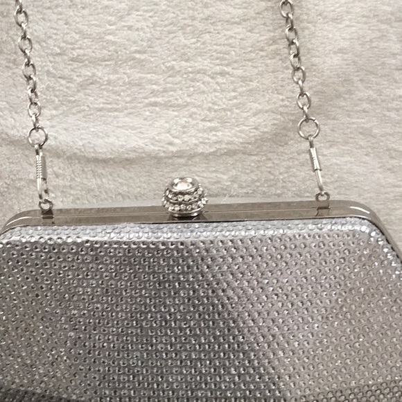 SOLD! Silver evening bag. Wear with long chain or tuck inside to use as a clutch - Picture 3 of 6